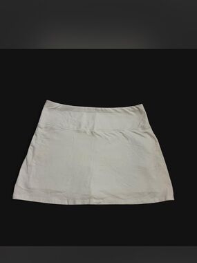 HOLLISTER- Women's white mini skirt with built in shorts-size : L